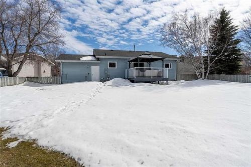 9 Cedar Bay, Stonewall, MB 