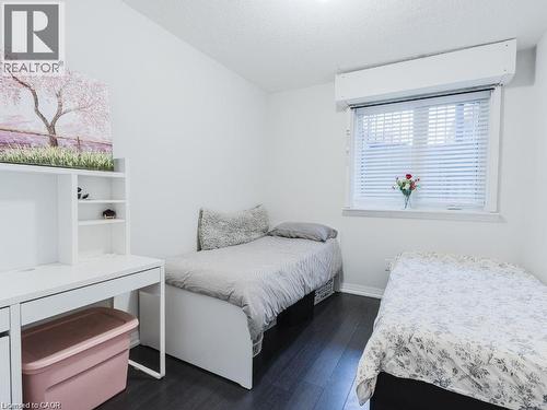 Bedroom with dark wood-style floors and a textured ceiling - 1206 Main Street E Unit# 113, Milton, ON - Indoor Photo Showing Bedroom