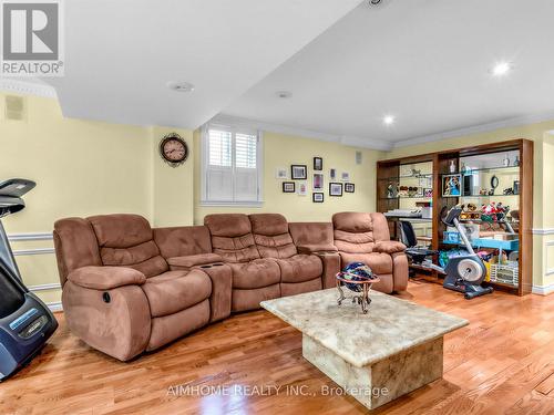 92 Braeside Square, Markham, ON - Indoor Photo Showing Living Room