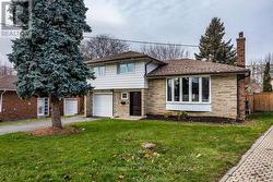 40 COBHAM CRESCENT Toronto, ON M4A 1V6