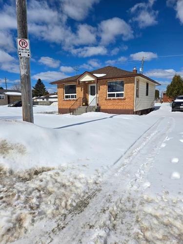 819 Mary Street W  Thunder Bay, ON P7E 4L9