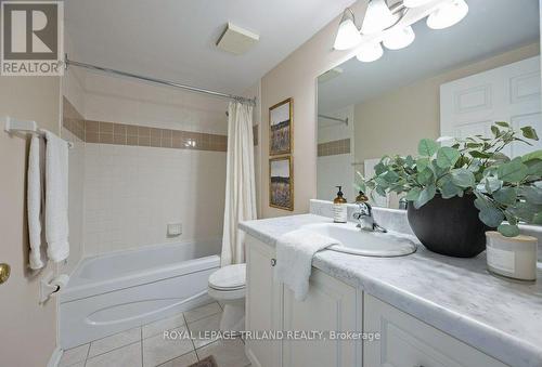 1105 - 155 Kent Street, London East (East F), ON - Indoor Photo Showing Bathroom