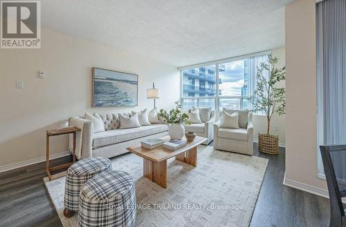 1105 - 155 Kent Street, London East (East F), ON - Indoor Photo Showing Living Room