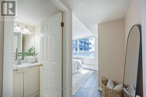 1105 - 155 Kent Street, London East (East F), ON - Indoor Photo Showing Bathroom
