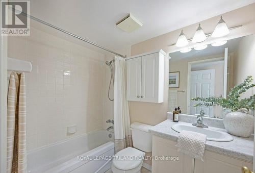1105 - 155 Kent Street, London East (East F), ON - Indoor Photo Showing Bathroom