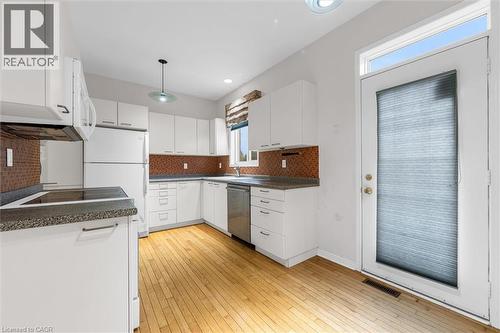 10 Davidson Boulevard Unit# 1, Dundas, ON - Indoor Photo Showing Kitchen