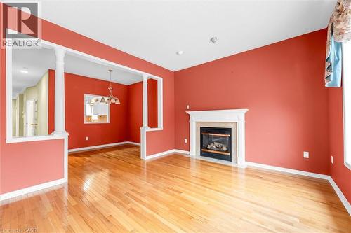 10 Davidson Boulevard Unit# 1, Dundas, ON - Indoor Photo Showing Living Room With Fireplace