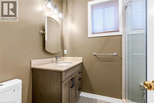 10 Davidson Boulevard Unit# 1, Dundas, ON - Indoor Photo Showing Bathroom