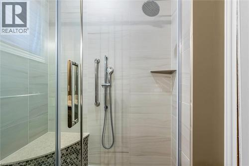 10 Davidson Boulevard Unit# 1, Dundas, ON - Indoor Photo Showing Bathroom