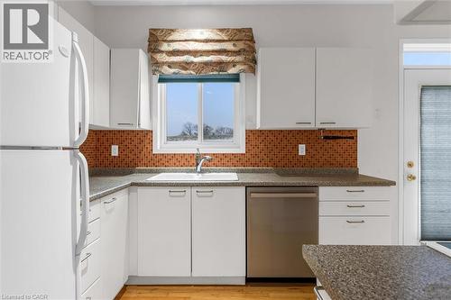 10 Davidson Boulevard Unit# 1, Dundas, ON - Indoor Photo Showing Kitchen