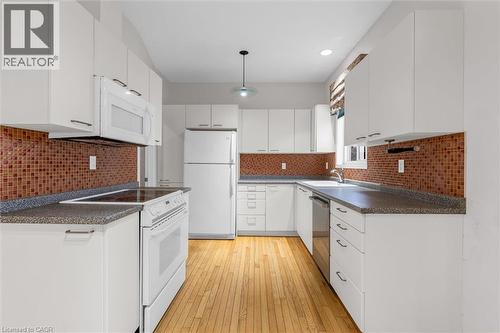 10 Davidson Boulevard Unit# 1, Dundas, ON - Indoor Photo Showing Kitchen
