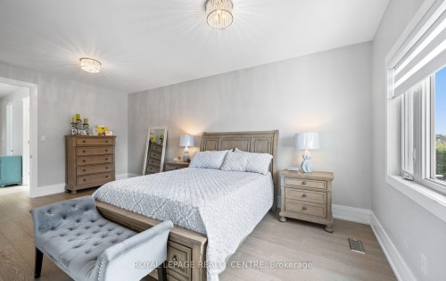 1071 Westmount Avenue, Mississauga, ON - Indoor Photo Showing Bedroom