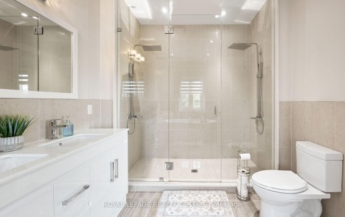 1071 Westmount Avenue, Mississauga, ON - Indoor Photo Showing Bathroom