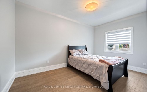 1071 Westmount Avenue, Mississauga, ON - Indoor Photo Showing Bedroom