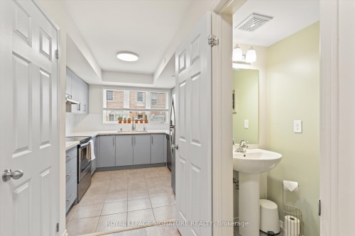 33 Glenstal Path, Oshawa, ON - Indoor Photo Showing Bathroom