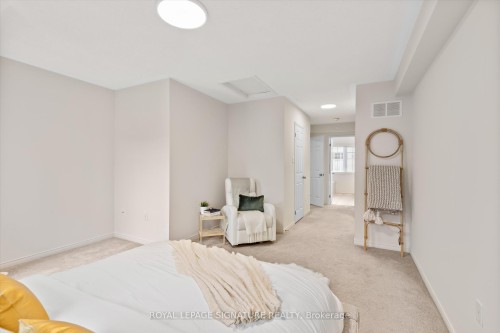 33 Glenstal Path, Oshawa, ON - Indoor Photo Showing Bedroom