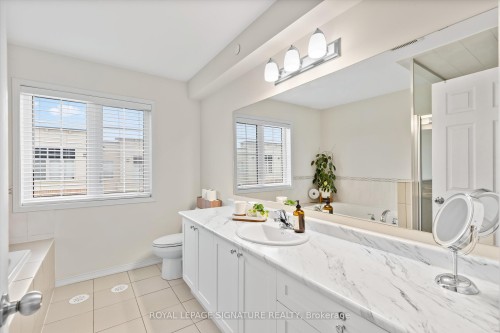 33 Glenstal Path, Oshawa, ON - Indoor Photo Showing Bathroom