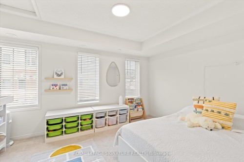 33 Glenstal Path, Oshawa, ON - Indoor Photo Showing Bedroom