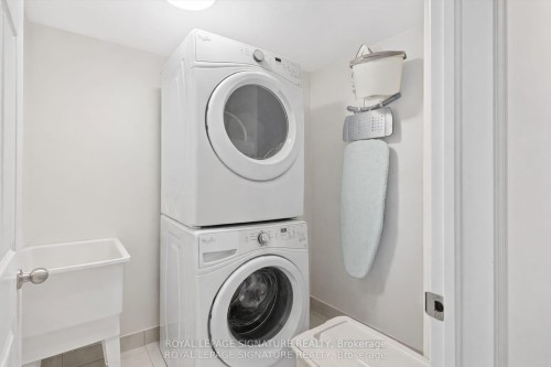33 Glenstal Path, Oshawa, ON - Indoor Photo Showing Laundry Room