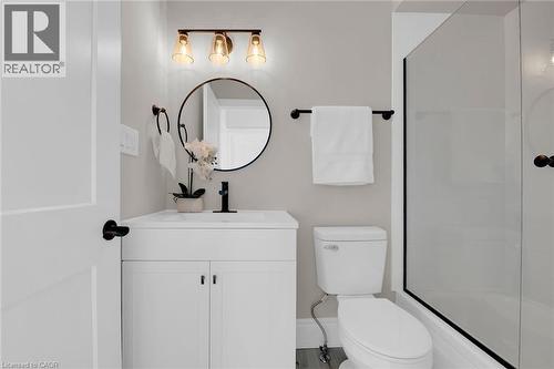 70 Robins Avenue, Hamilton, ON - Indoor Photo Showing Bathroom