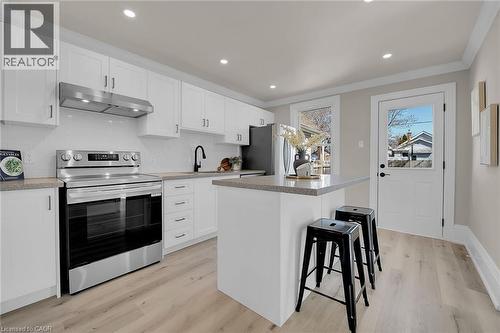 70 Robins Avenue, Hamilton, ON - Indoor Photo Showing Kitchen