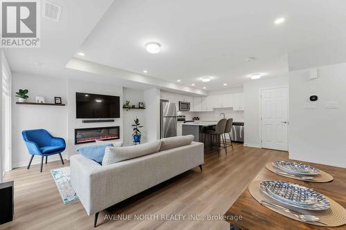 419 Pilot Private, Ottawa, ON - Indoor Photo Showing Living Room