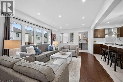 30 Patterson Drive, Caledonia, ON - Indoor Photo Showing Living Room
