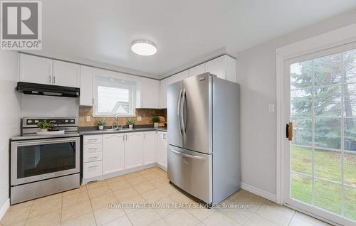 828 Elgin Street N, Cambridge, ON - Indoor Photo Showing Kitchen With Double Sink
