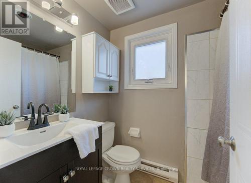 828 Elgin Street N, Cambridge, ON - Indoor Photo Showing Bathroom