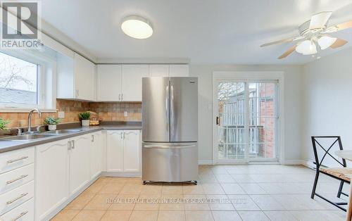 828 Elgin Street N, Cambridge, ON - Indoor Photo Showing Kitchen With Double Sink