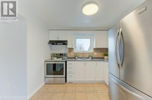828 Elgin Street N, Cambridge, ON - Indoor Photo Showing Kitchen With Double Sink