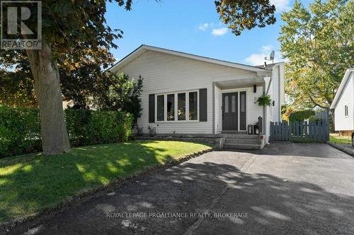 26 WOODSTONE CRESCENT  Kingston (Central City West), ON K7M 6K9