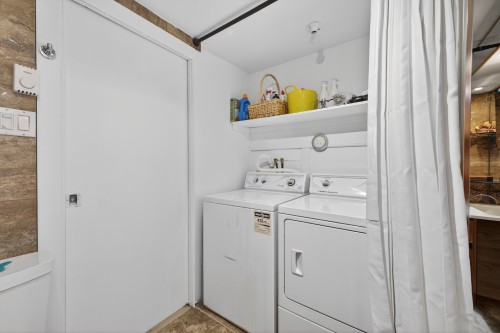 Laundry - 202-1030 Rue Berri, Montréal (Ville-Marie), QC - Indoor Photo Showing Laundry Room