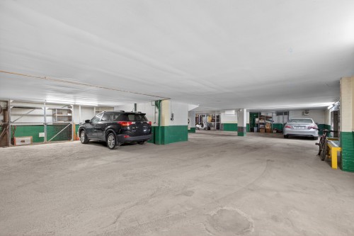 Garage - 202-1030 Rue Berri, Montréal (Ville-Marie), QC - Indoor Photo Showing Garage