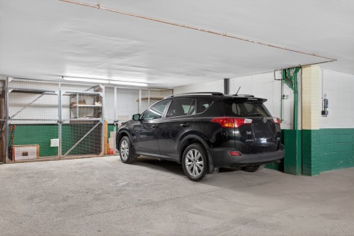 Garage - 202-1030 Rue Berri, Montréal (Ville-Marie), QC - Indoor Photo Showing Garage