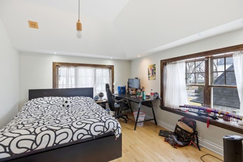 Salle de bains - 974 Ch. Macnaughton, Mont-Royal, QC - Indoor Photo Showing Bedroom