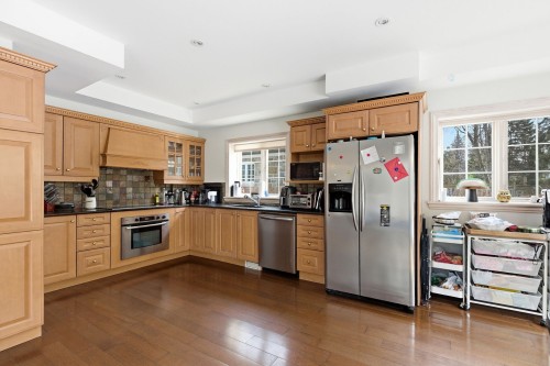 Cuisine - 974 Ch. Macnaughton, Mont-Royal, QC - Indoor Photo Showing Kitchen