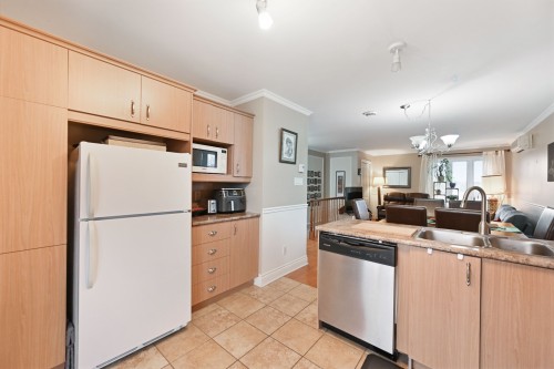 Cuisine - 1405 Av. De Gentilly, Chambly, QC - Indoor Photo Showing Kitchen With Double Sink
