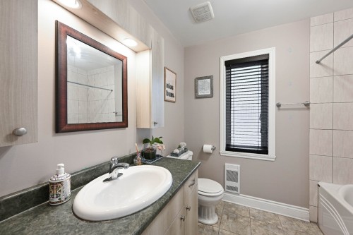 Salle de bains - 1405 Av. De Gentilly, Chambly, QC - Indoor Photo Showing Bathroom