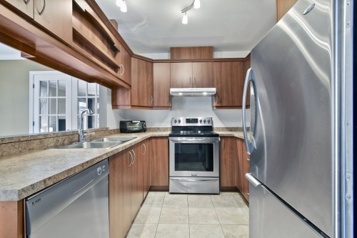 Cuisine - 102-50 37E Avenue E., Blainville, QC - Indoor Photo Showing Kitchen With Double Sink