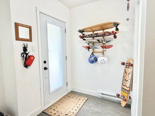 Hall d'entrée/Vestibule - 2602 Rue Mountain, Val-David, QC - Indoor Photo Showing Other Room