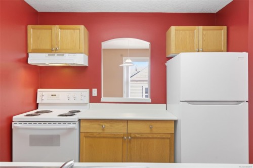 306-330 Brae Rd, Duncan, BC - Indoor Photo Showing Kitchen