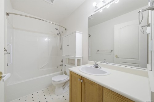 306-330 Brae Rd, Duncan, BC - Indoor Photo Showing Bathroom