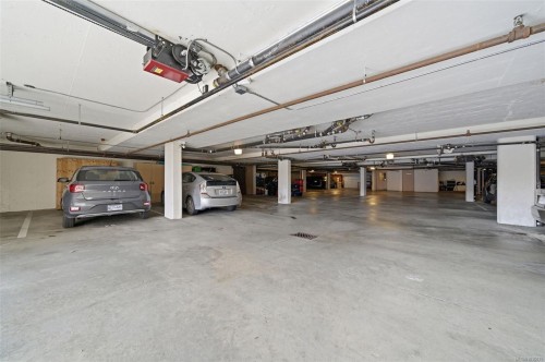 306-330 Brae Rd, Duncan, BC - Indoor Photo Showing Garage