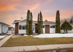 392 Templeton AVE Winnipeg, MB R2V 1S7