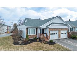 4 Wayne LANE  Fredericton, NB E3B 9S6