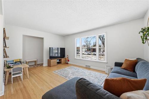 768 Waterloo St, Winnipeg, MB 