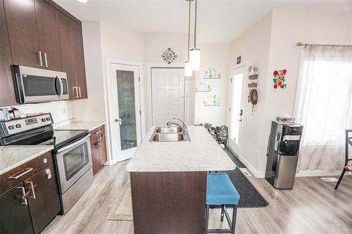 44 Larry Vickar Dr, Winnipeg, MB 