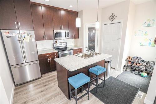 44 Larry Vickar Dr, Winnipeg, MB 