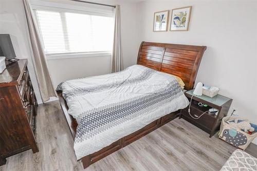 44 Larry Vickar Dr, Winnipeg, MB 